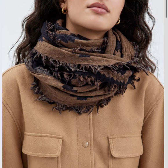 Wilfred Accessories - Wilfred Diamond Mosaic Triangle Scarf